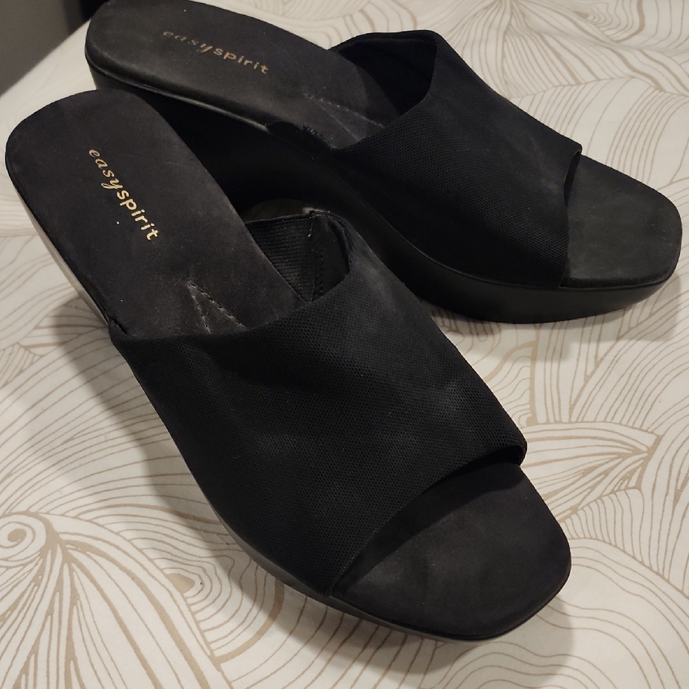 Easy Spirit black sandals